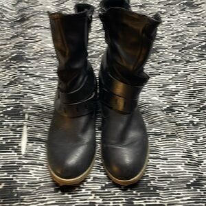 Girls size 5M casual boots